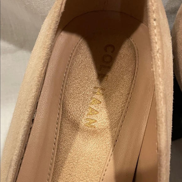 Cole Haan Beige and Black Heels. Jude suede. Size 6.5. - Picture 3 of 10